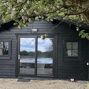 The Cosy By The Shore Appartement