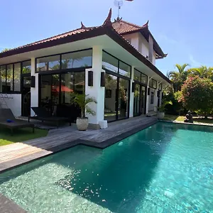 Surga , Seminyak (Bali) Indonesia